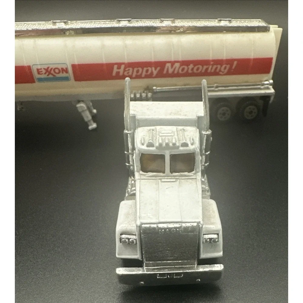 Road Champs 1982 Super-Liner Mack Semi Truck Exxon Happy Motoring Fuel Tanker